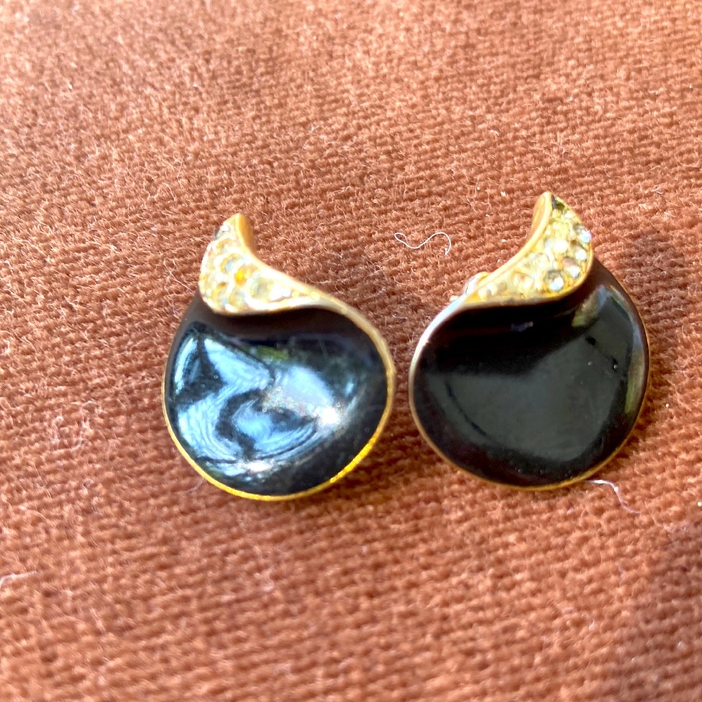 Black and gold modern vintage rhinestone earrings. 1960s pierced